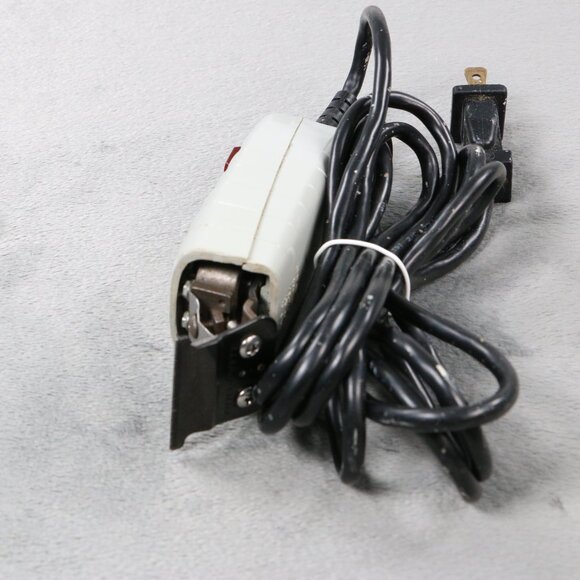 Andis T-Outliner Professional Modified Skeleton Pro Trimmer With Pro-Mate Blade - Picture 5 of 8